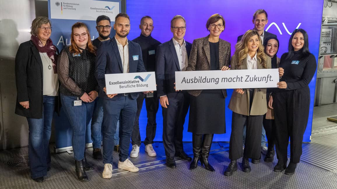 Après un an de gouvernement pour la coalition des social-démocrates, verts et libéraux au pouvoir en Allemagne : 1er bilan pour le ministère fédéral de l´enseignement et de la recherche