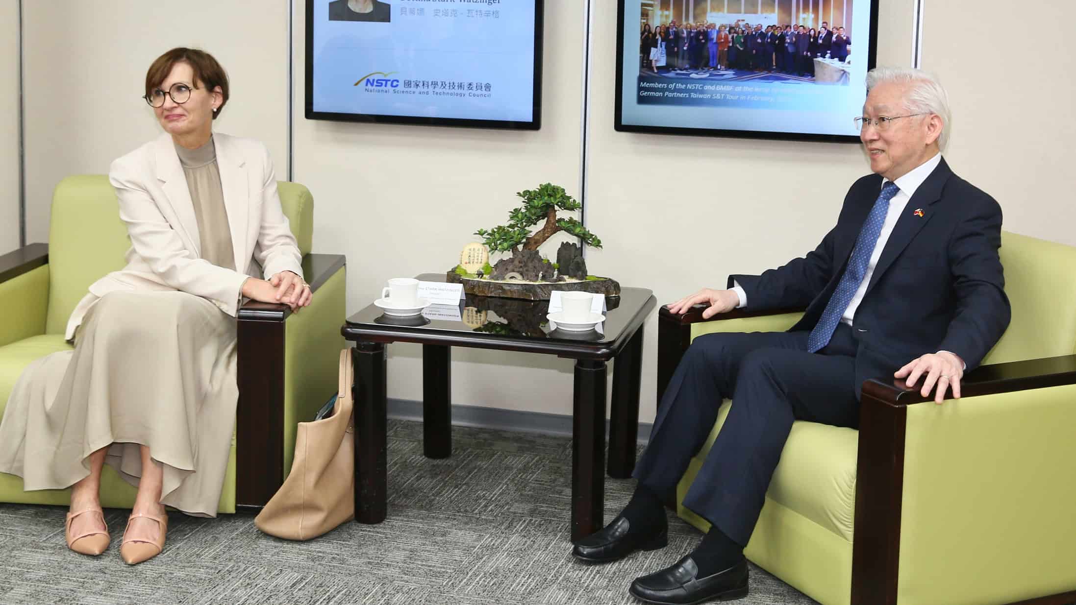 Voyage de la ministre allemande de l’Éducation et de la Recherche  à Taiwan