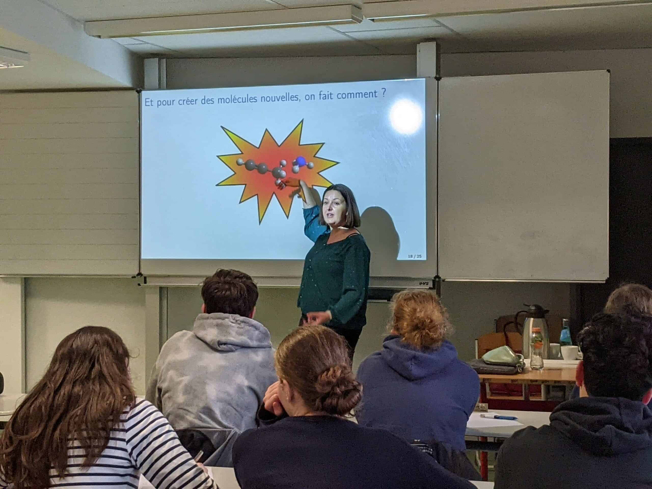 Rencontre des élèves du Lycée Français Victor Hugo de Francfort avec la chercheuse Marie-Aline Martin-Drumel.